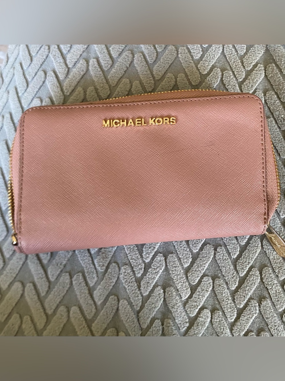 MICHAEL KORS Rose Pink Saffiano Zip Wallet with Gold Logo